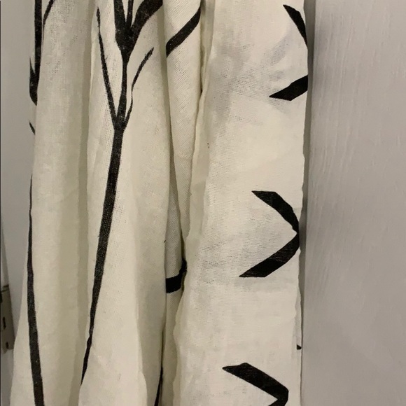 Urban Outfitters Arrows Tapestry - Picture 2 of 4